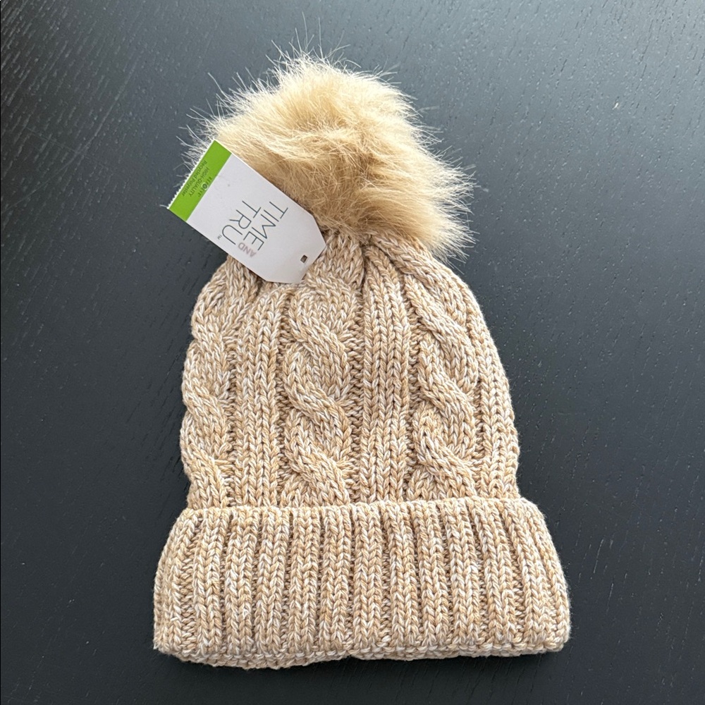Time and Tru Women’s Beige Cable Knit Pom-Pom Hat